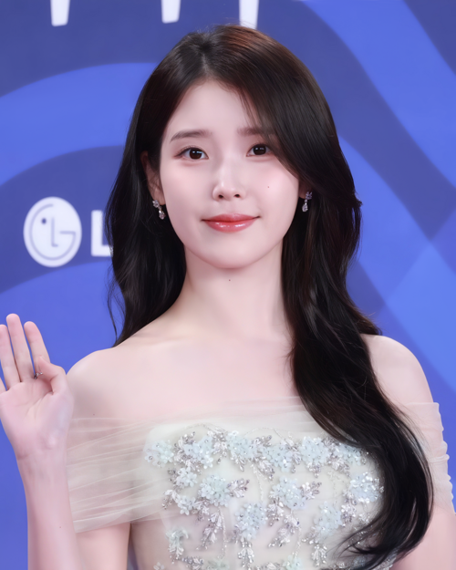 아이유 · 프로필 사진