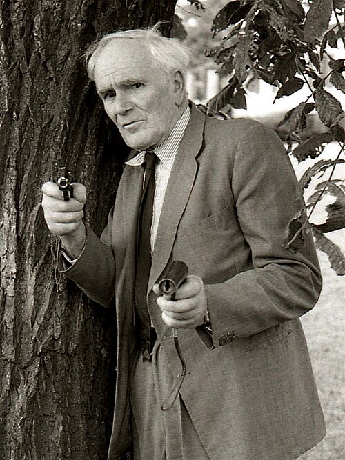 Desmond Llewelyn · Profile photo